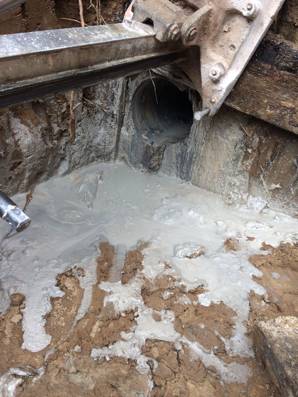 Отверстие для прокладки кабеля в коллекторе