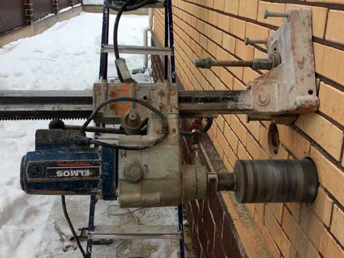 Алмазное бурение кирпича фото