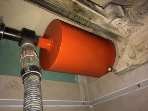 Сухое алмазное бурение стены