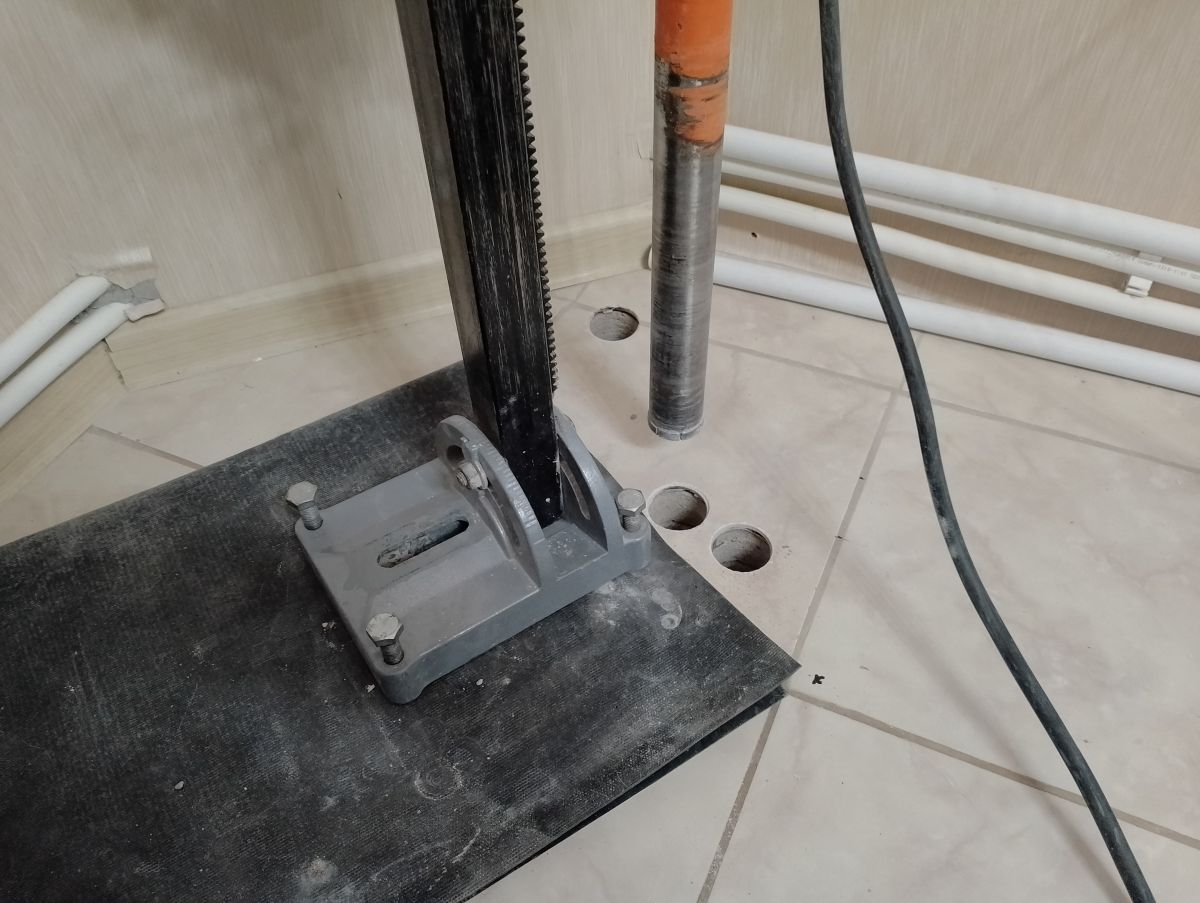 Сухое алмазное бурение плит